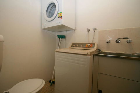 Benny's 3/25 Park Road - Seniors Australia 1