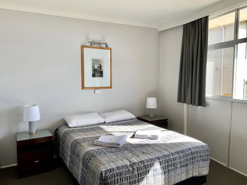 Bermagui Beach Hotel - Seniors Australia 2