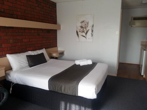 Big Valley Lakeside Paradise Motor Inn - Seniors Australia 1