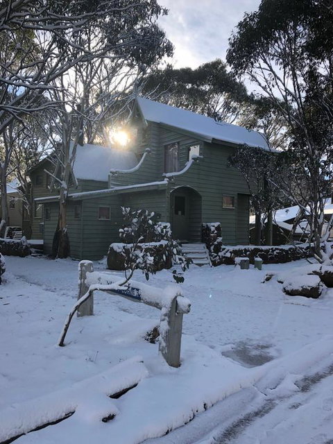 Bindi - Alpine Getaways's Chalet At Tower Rd - Seniors Australia 3