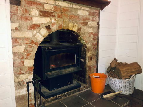 Blue Duck Cottage, Village Comfort, Fireplace - Seniors Australia 3