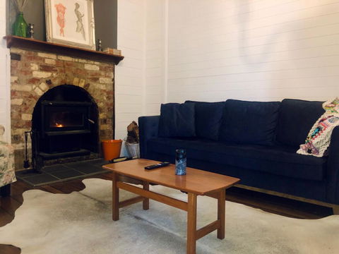 Blue Duck Cottage, Village Comfort, Fireplace - Seniors Australia 1