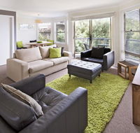 Caribou 3 - Modern  spacious with views over Lake Jindabyne - Seniors Australia