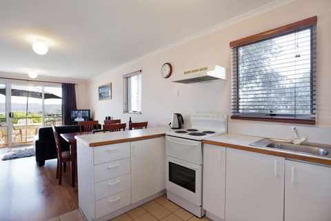 Cascades 13/3 Kurrajong Street - Seniors Australia 3