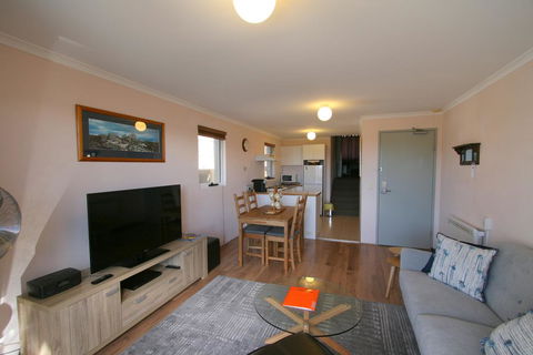 Cascades 13/3 Kurrajong Street - Seniors Australia 2