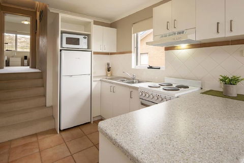 Cascades 18/3 Kurrajong Street - Seniors Australia 1