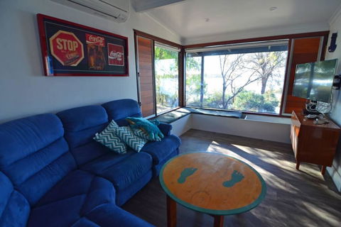 CDC-625 Beach House Incl.rear 2BR Studio - Seniors Australia 2