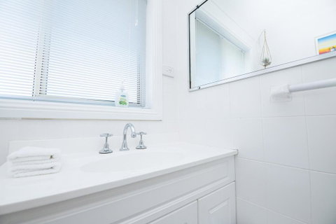 Central March 2 Bed, Walk Everywhere - Seniors Australia 1