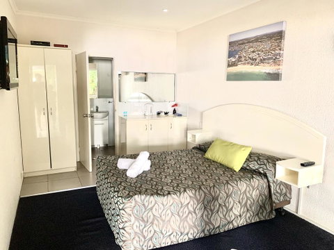 Central Motel Mooloolaba - Seniors Australia 1