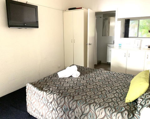 Central Motel Mooloolaba - Seniors Australia 3