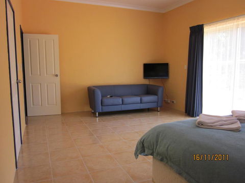 Chalets On Stoneville - Seniors Australia 1