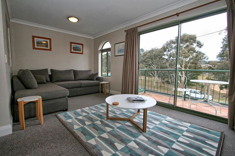 Cobb & Co 3/39 Cobbon Crescent - Seniors Australia 0