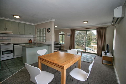 Cobb & Co 3/39 Cobbon Crescent - Seniors Australia 3