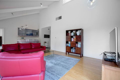 Comfy Holiday House With Pool@Rosanna - Seniors Australia 3