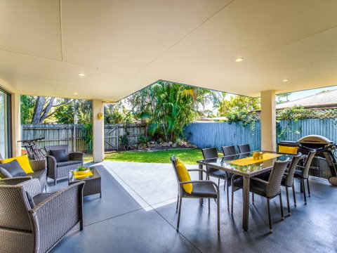 Coolum Waves Pet Friendly Holiday House - Seniors Australia 1