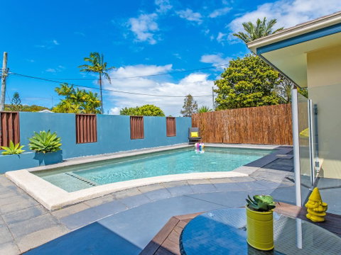 Coolum Waves Pet Friendly Holiday House - Seniors Australia 0