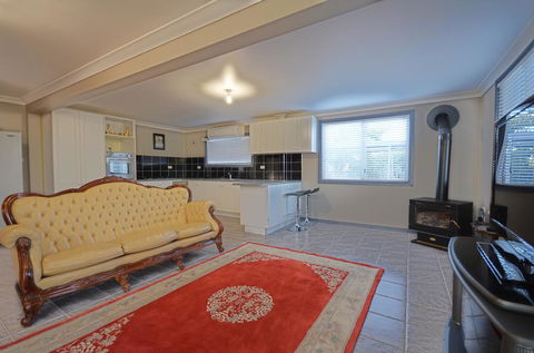Cottage In The Country - Seniors Australia 0