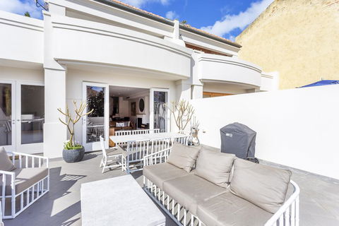 Cottesloe Aqua Retreat - Executive Escapes - Seniors Australia 0