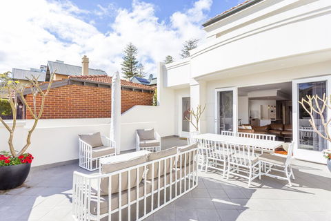 Cottesloe Aqua Retreat - Executive Escapes - Seniors Australia 1