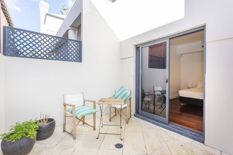 Cottesloe Aqua Retreat - Executive Escapes - Seniors Australia 2