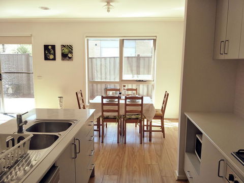 Daisy Villa - Close To Mel Airport & Hume Highway -Comfort - Seniors Australia 3