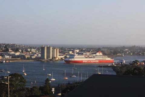 DevonPORT VIEWS!!! - Seniors Australia 0