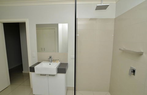 Doze On Green - Seniors Australia 3