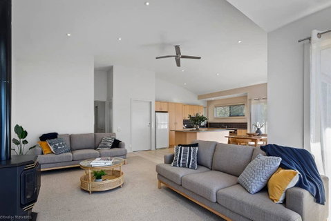 DRIFTWOOD VILLA - Free Wifi, Walk To Beach - Seniors Australia 1