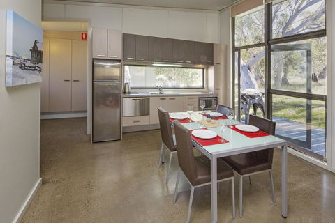 Ecocrackenback 11 - Sustainable Chalet Close To The Slopes - Seniors Australia 3
