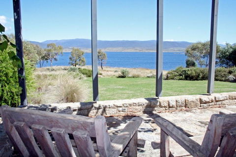 Edzell - Stunning Waterfront Home - Seniors Australia 0