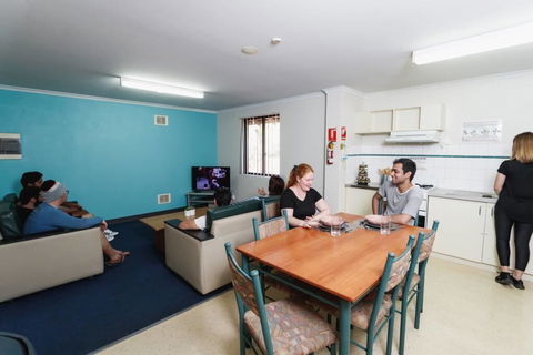 Erica Underwood House 6 Bedroom Flat - Seniors Australia 3