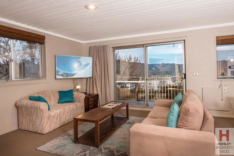 Erulisse-Spacious Townhouse With Magical Lake Views - Seniors Australia 0