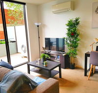 FITZROY FANTASTIC 1BR APT with FREE WINE NETFLIX WIFI close to TRAMS COLES - Seniors Australia