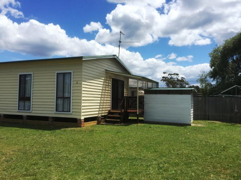 Flat 2, 42 McMillan Rd - Seniors Australia 0