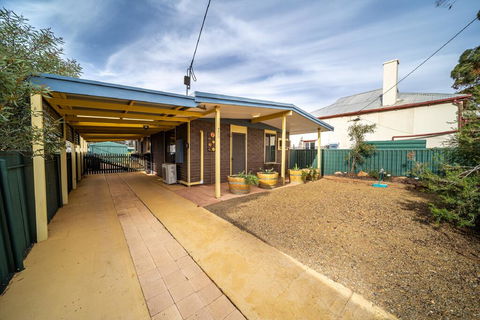 Flinders Ranges Bed And Breakfast - Seniors Australia 1