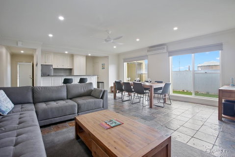 Flip Flop Retreat - Seniors Australia 0
