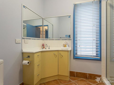 Flipper Beach House - Seniors Australia 1