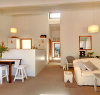 Gibraltar Getaway - cute comfortable close to town - Seniors Australia