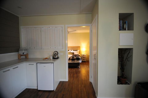 Gisborne Peak Winery Cottages - Seniors Australia 1