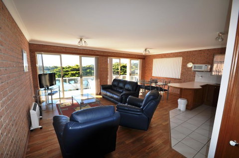 Grand Pacific 1 - Unit 4 - Seniors Australia 2