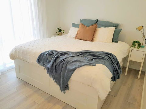 HelloSailor HolidayRental FirePit NBN AppleTV KingBed - Seniors Australia 1