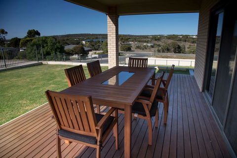 Highview On Victoria Coffin Bay - Seniors Australia 1