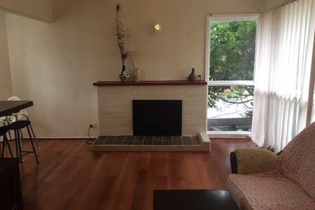 Holiday Home Close To Train Station - Seniors Australia 1