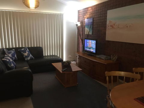 Holiday Home In The Heart Of Anglesea - Seniors Australia 3