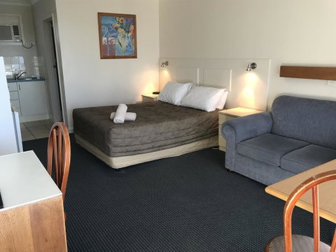 Holiday Lodge Motor Inn - Seniors Australia 1