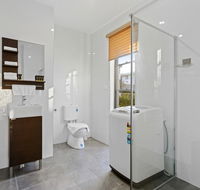 HomeHotel Cozy Duplex in Serene and Leafy Suburb - Seniors Australia