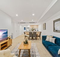 HomeHotel New and Comfort 3 Bedrooms security Apt - Seniors Australia
