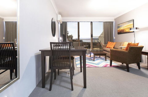Horizons 418 - Lake Jindabyne Waterfront - Seniors Australia 3