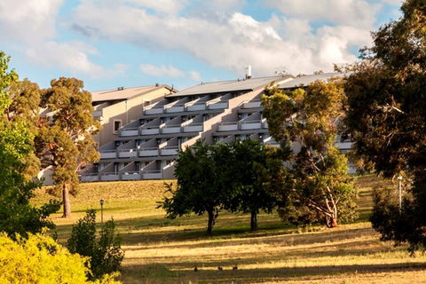 Horizons 418 - Lake Jindabyne Waterfront - Seniors Australia 1
