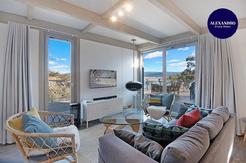 JINDY HOUSE BRAND NEW And STYLISH AMAZING VIEWS - Seniors Australia 0